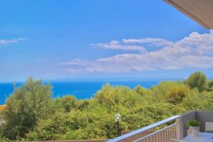 a balcony with a view of the ocean at Villa Alba in Acitrezza