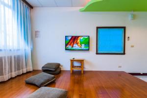 TV a/nebo společenská místnost v ubytování Kending Fengcai Homestay + 11 fotografií