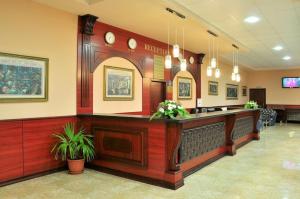 Μια τηλεόραση ή/και κέντρο ψυχαγωγίας στο Kris Apartments at Paradise Green Park