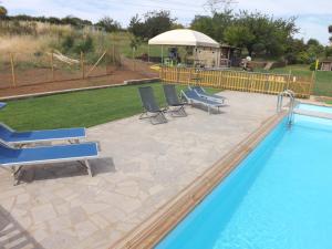 Bazén v ubytování Agriturismo L.B.STUD nebo v jeho okolí