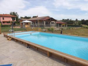 Bazén v ubytování Agriturismo L.B.STUD nebo v jeho okolí