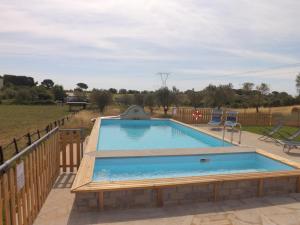 Bazén v ubytování Agriturismo L.B.STUD nebo v jeho okolí