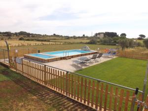 Bazén v ubytování Agriturismo L.B.STUD nebo v jeho okolí