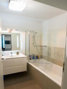 Ένα μπάνιο στο Pavel's Apartment