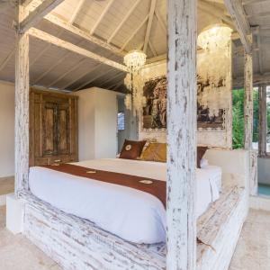 Postel nebo postele na pokoji v ubytování BoHo Hills Bali