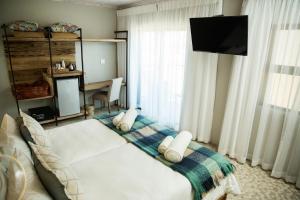 Säng eller sängar i ett rum på Driftwood Guesthouse