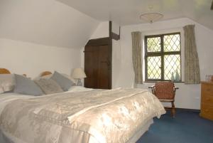 Posteľ alebo postele v izbe v ubytovaní Cleavers Lyng 16th Century Country House