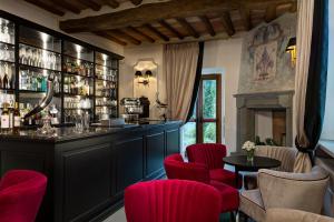 Khu vực lounge/bar tại Villa Le Calvane