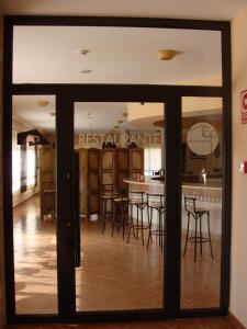 A restaurant or other place to eat at Hotel El Portón de la Sierra