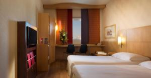Postel nebo postele na pokoji v ubytování Hotel Rafael