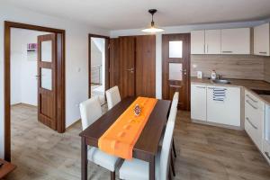 Kuchyň nebo kuchyňský kout v ubytování Apartmány Pod náměstím