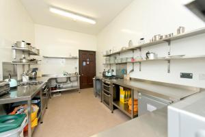 A kitchen or kitchenette at YHA Coverack