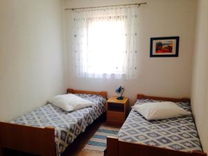 Łóżko lub łóżka w pokoju w obiekcie Apartments Ivanković