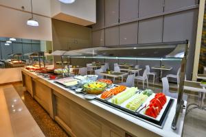 a buffet line with many different fruits and vegetables at Comfort Hotel Taguatinga in Taguatinga
