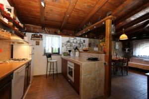 Kuchyň nebo kuchyňský kout v ubytování House Vidak