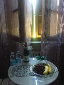 a plate of fruit on a table in a bathroom at Cinque Terre Experience by Amedeo in Piano di Follo