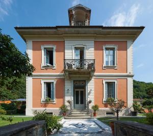 坎諾比奧的住宿－B&B Villa Dei Pini，相簿中的一張相片