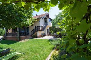 a view of the house from the garden at Guest House Bruna in Drežnik Grad