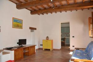 TV a/nebo společenská místnost v ubytování Agriturismo Renai e Monte II