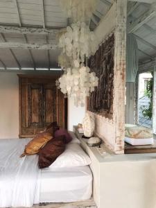 Postel nebo postele na pokoji v ubytování BoHo Hills Bali