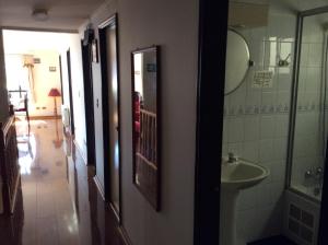 a bathroom with a sink and a mirror at Hostal Brisas del Sur in Temuco +40 photos