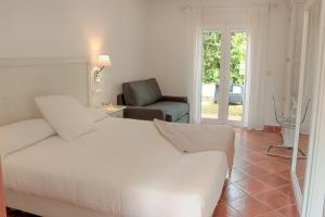 Кровать или кровати в номере Hotel Malaga Picasso