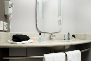 A bathroom at ibis Lima Reducto Miraflores