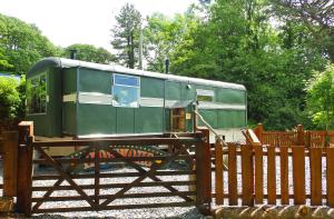 Galeriebild der Unterkunft Showman's Wagon at Coed Cae in Dolgellau