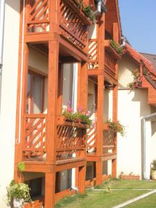 The building in which a vendégházakat is located