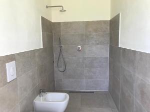A bathroom at Corte di Pellio