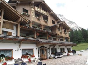 Foto dalla galleria di Hotel Tyrolia a Malga Ciapela