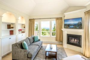 Gallery image of Villa Eyrie Resort in Malahat