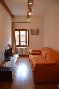 a living room with a couch and a television at Corte Contarina in Venice