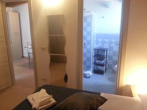 a mirror in a room with a bed and a bathroom at Appartamento Vincenzina in Lampedusa