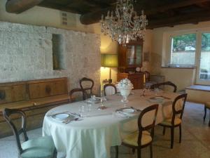 Restoran või mõni muu söögikoht majutusasutuses Pieve Sant'Angelo