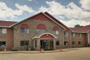 a large brick building with a red roof at Heritage Grand Inn in Canton