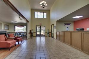 a lobby of a hospital with a waiting room at Heritage Grand Inn in Canton