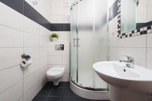 a bathroom with a toilet and a sink and a shower at Dom Wczasowy Zamorski in Władysławowo
