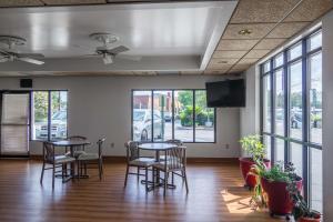 a meeting room with tables and chairs and windows at Motel 6 Waycross in Waycross +17 photos