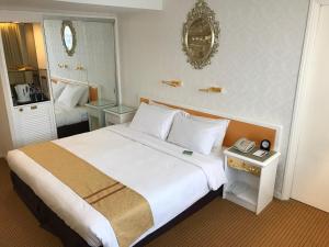 En eller flere senger på et rom på Best Western Plus Tsim Sha Tsui