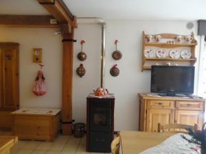 A television and/or entertainment centre at Sella Ronda Apartment