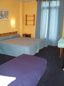 Postel nebo postele na pokoji v ubytování Hotel des Alpes