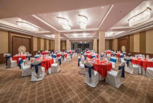 Restaurace v ubytování Cygnett Park Meghna + 31 fotografií