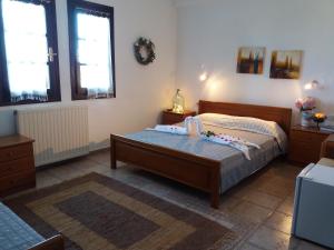 Postel nebo postele na pokoji v ubytování Dimosthenis Karastamatis Rooms + 37 fotografií