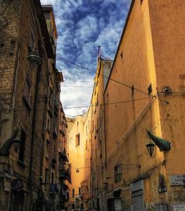 ナポリにあるGraziella 27の青空の街並み