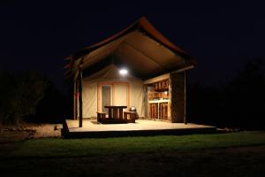 Edificio en el que se encuentra el tented camp
