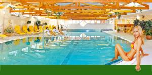 The swimming pool at or close to Hotel Flóra