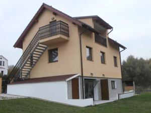Budova, v ktorej sa apartmán nachádza