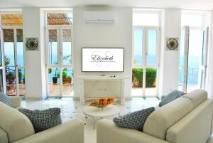 A seating area at Villa Elizabeth