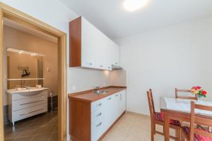 Køkken eller tekøkken på Apartments Brekalo + 28 billeder